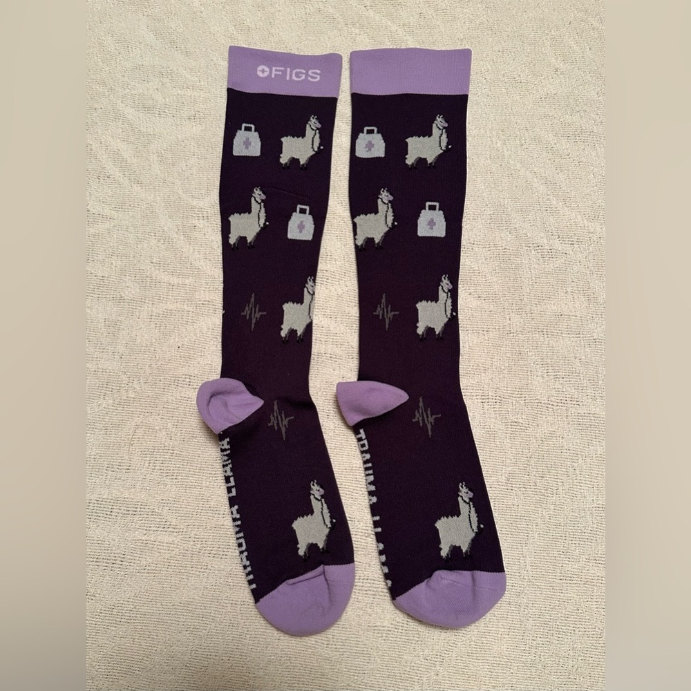 FIGS Compression Socks Trauma Llama Med Nursing Medical Healthcare Purple NWOT